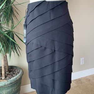 NWT WHBM lined tier slimming skirt w/ side zipper  sz 4